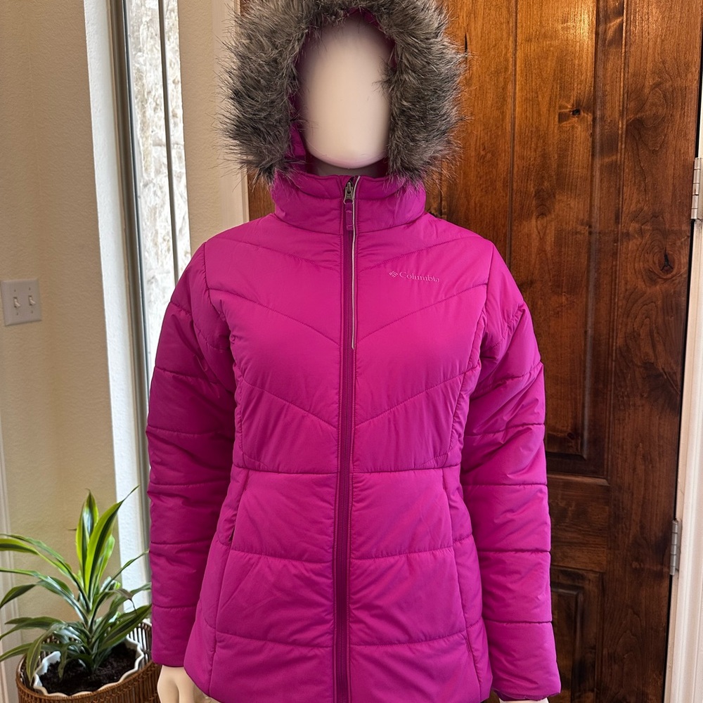 Columbia Women's Bright Magenta Puffer Jacket with Faux Fur Hood Size L